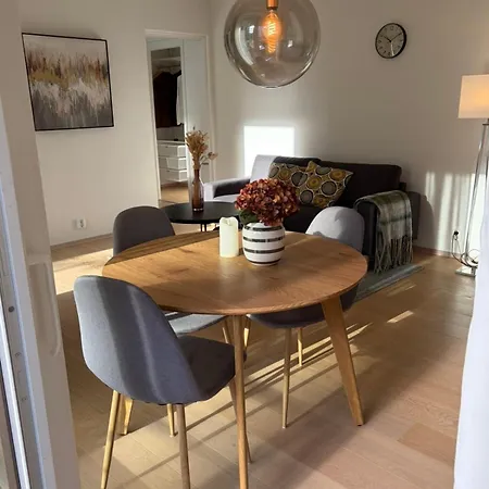 Apartment Beautiful Furnished 2-room With A Short Distance To Everything *