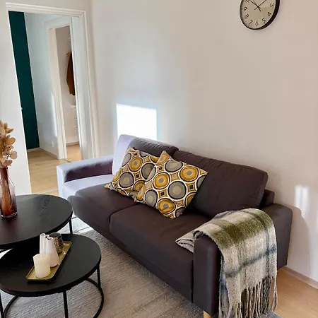 Apartment Beautiful Furnished 2-room With A Short Distance To Everything *