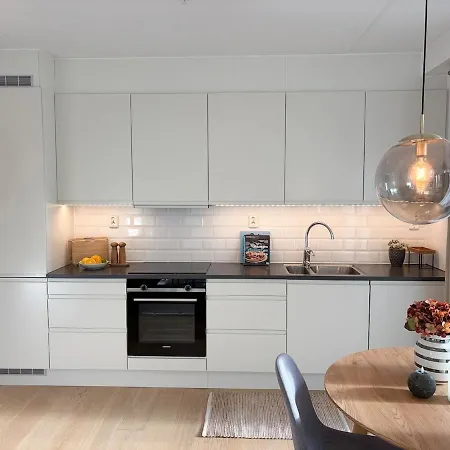 Apartment Beautiful Furnished 2-room With A Short Distance To Everything *